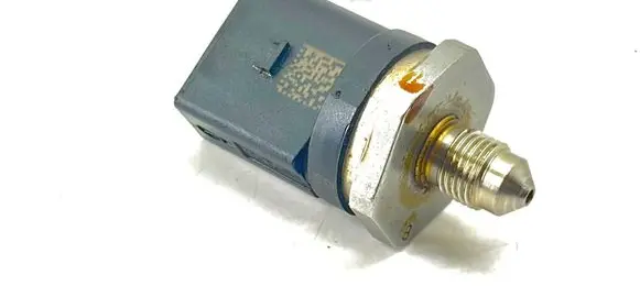 BMW 7 F01 F02 F03 F04 Fuel pressure sensor 0261545072