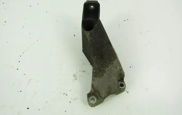 Audi A4 S4 B7 8E 8H Engine mounting bracket 8E0199307A