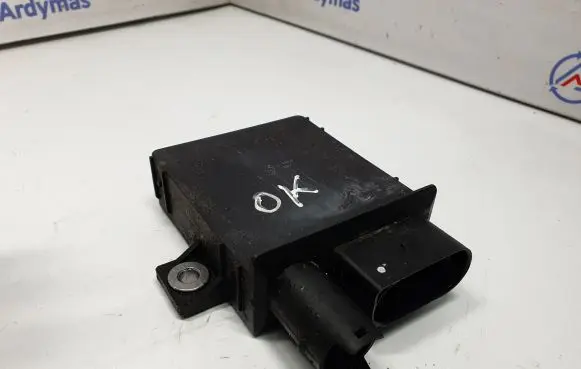 BMW 5 E60 E61 Glow plug pre-heat relay 7801201 12217801201