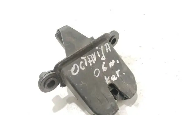 Skoda Octavia Mk2 (1Z) Tailgate/trunk/boot lock/catch/latch 1Z5827501D BW3CZ