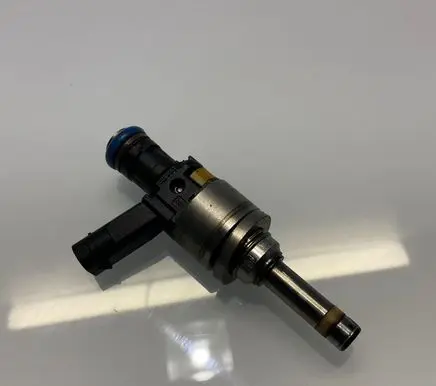Mercedes-Benz C W204 Fuel injector A2710781123 2710781123