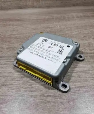 Volkswagen PASSAT B5 Airbag control unit/module 1j0909607 5wk4199