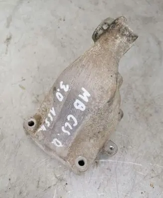 Mercedes-Benz CLS C219 Engine mounting bracket