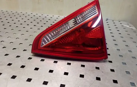 Audi A5 8T 8F Tailgate rear/tail lights 8T0945094