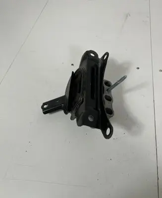 Toyota C-HR I Engine mount bracket