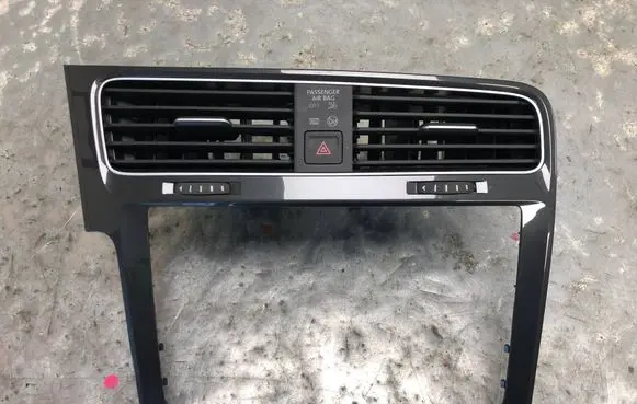 Volkswagen Golf VII Dash center air vent grill 5G1819743FBILI 5G1819743F 5G1815736C