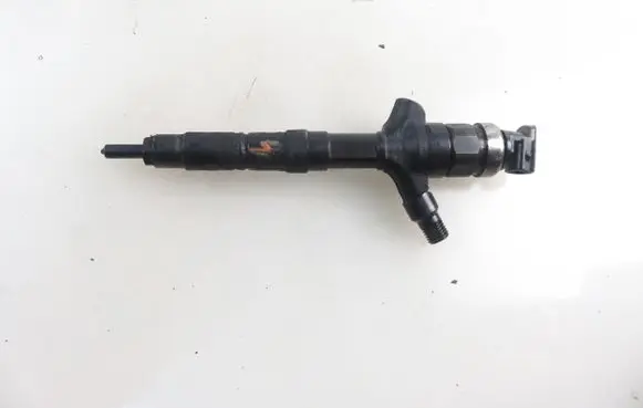 Toyota Avensis T250 Fuel injector 236700G010