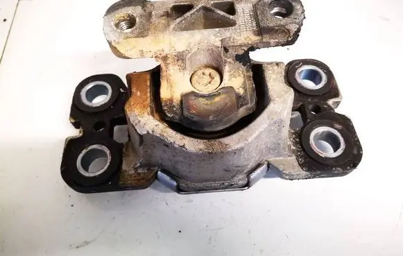 Volvo XC70 Engine mount bracket 6g927m121nf