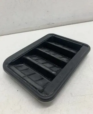 BMW 2 F46 Quarter panel pressure vent 60829010 201647