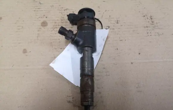 Ford Fiesta Fuel injector 0445110339 870689