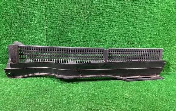 Suzuki SX4 S-Cross Wiper trim 7233161M1