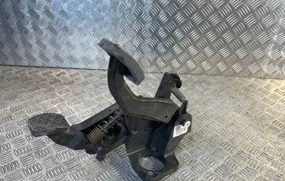 Mercedes-Benz B W245 Pedal assembly 4010047A 4525675 A1692900901