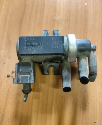 Volkswagen Touareg I Turbo solenoid valve 1J0906627C 05T199 7290303