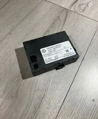 Mercedes-Benz C W203 Gateway control module A2114452500 A2115403545