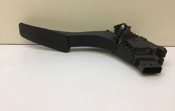 Chrysler Pacifica Accelerator throttle pedal 04581677AB 93446600