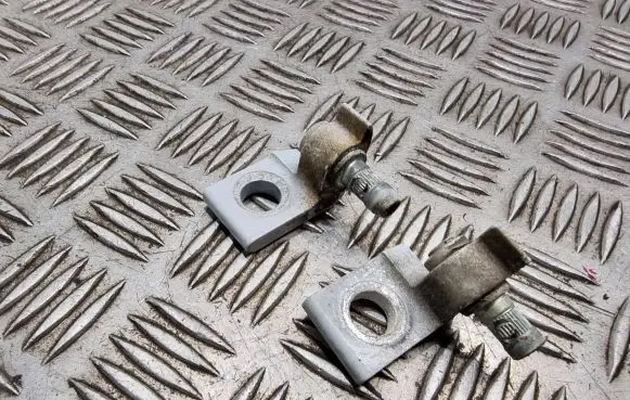 Rear door hinge set