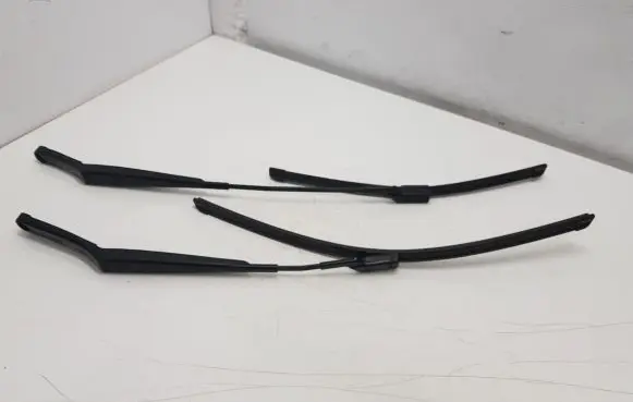 Skoda Yeti (5L) Front wiper blade arm 5L1955409