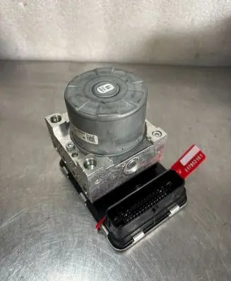 BMW 1 F40 Master brake cylinder 