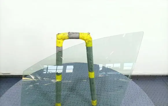 Renault Clio I Front door window glass four-door