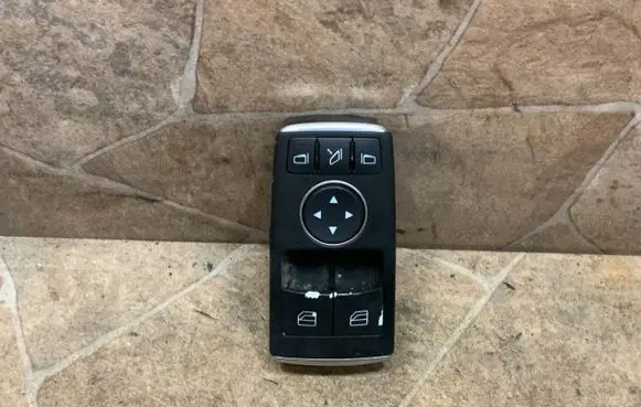 Mercedes-Benz C W204 Electric window control switch A1729056900