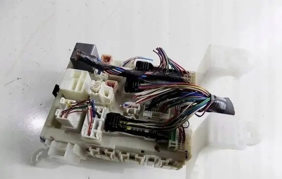 Toyota Auris 150 Fuse box set 8273002140a