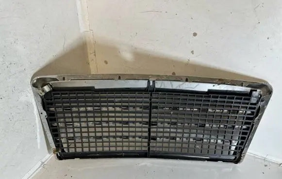 Mercedes-Benz E W124 Front bumper lower grill