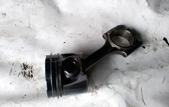 Volvo S60 Piston with connecting rod