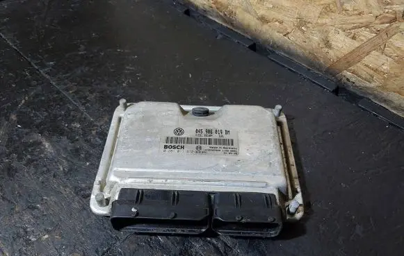 Skoda Fabia Mk1 (6Y) Engine control unit/module 045906019BM 0281011412