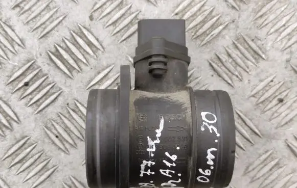 Volkswagen Jetta V Mass air flow meter 0281002531 038906401B