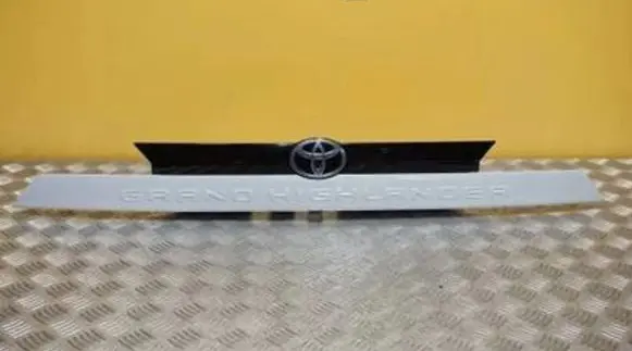 Toyota Highlander XU70 Manufacturers badge/model letters 76812-0e100 GRAND-HIGHLANDER