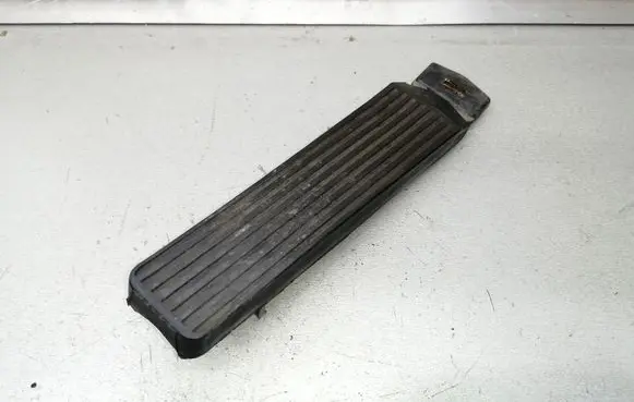 Mercedes-Benz E W124 Accelerator throttle pedal 1263000504 1233010082