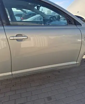 Toyota Avensis T250 Front door 