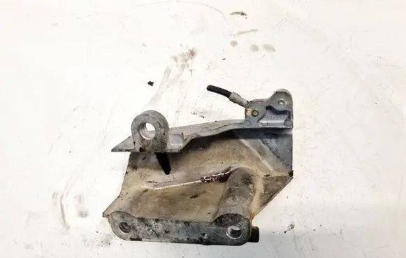 Suzuki Grand Vitara II Engine mounting bracket