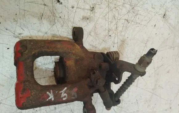 Volkswagen Golf VI Rear brake caliper