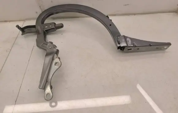 Audi A6 C7 Tailgate/trunk/boot hinge 4G5827302B
