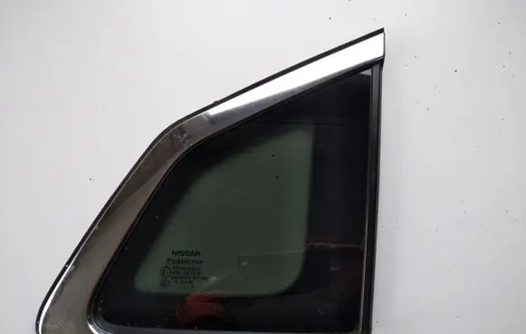 Nissan Qashqai Rear side window
