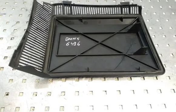 BMW 5 E39 Air filter box cover 8379627