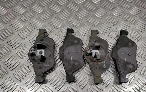 Volvo V70 Brake pads (front) 