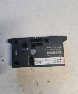 Mercedes-Benz E W211 Door control unit/module 2118200626