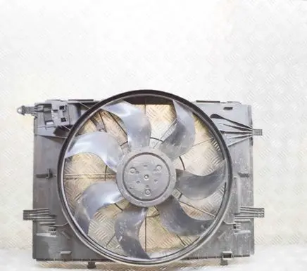 Mercedes-Benz C W205 Radiator cooling fan shroud 1137328751 3137234001