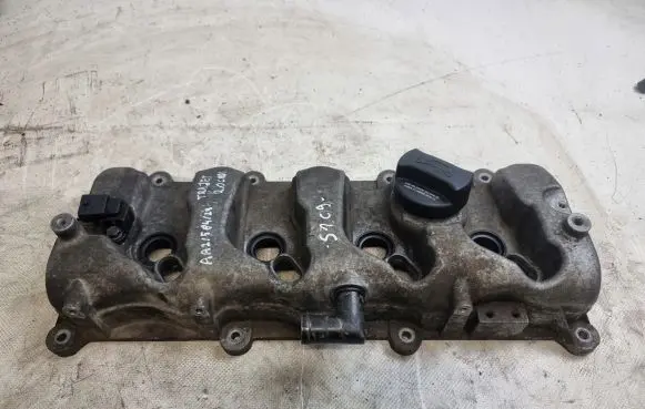 Hyundai Trajet Rocker cam cover 
