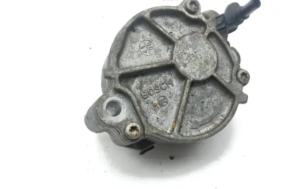 Volvo V50 Vacuum pump D1562B