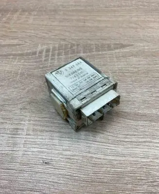 BMW 5 E39 Glow plug pre-heat relay 2247664 72RB511