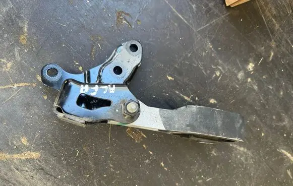 Alfa Romeo Junior Engine mount bracket 9824116780