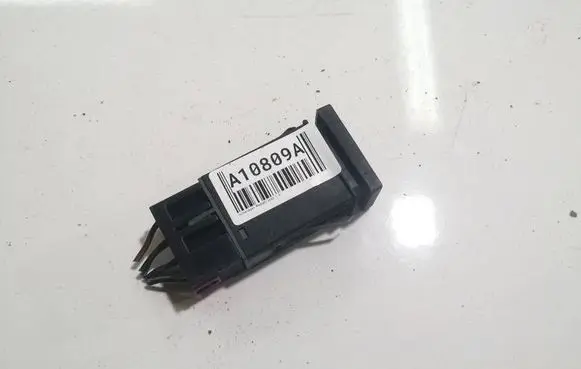 Volkswagen PASSAT B5.5 Hazard light switch 3B0953235D