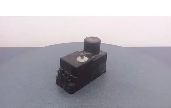 Volkswagen PASSAT B4 Central locking vacuum pump 1H0962257
