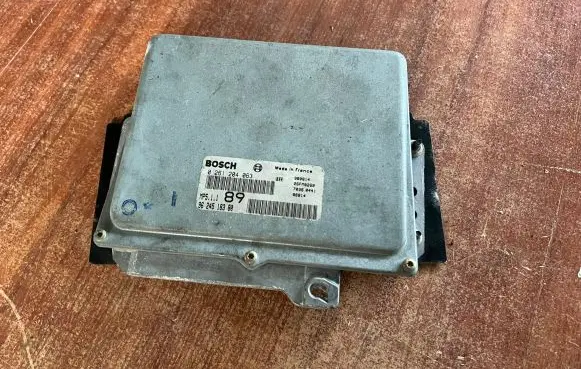 Peugeot 406 Engine control unit/module 9624518380 0261204063