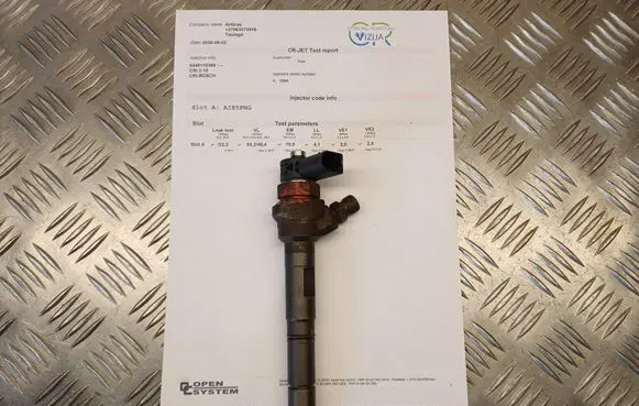 Volkswagen Touran II Fuel injector 0445110369 03L130277J