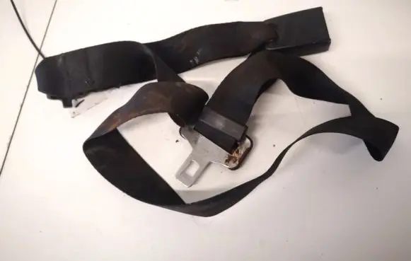 Middle seatbelt buckle (rear)