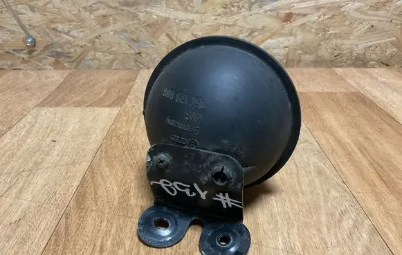 Volkswagen PASSAT B5 Vacuum air tank 054129808